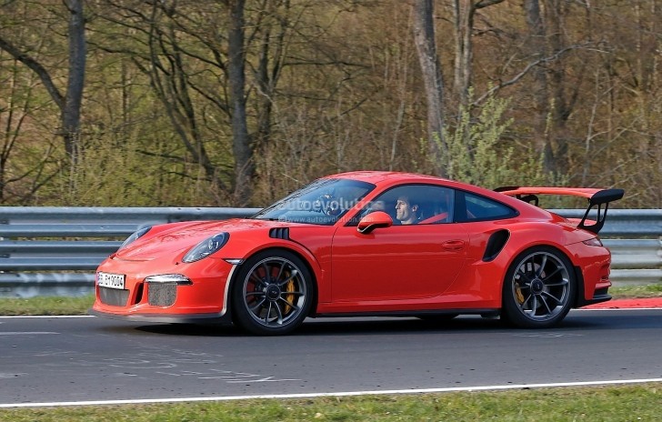 Mark Webber drives the 2016 Porsche 911 GT3 RS on the Nurburgring