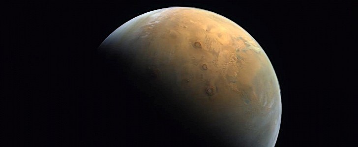 First picture of Mars captured by Arab ship Hope