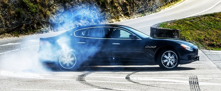 Maserati Quatroporte GTS burnout