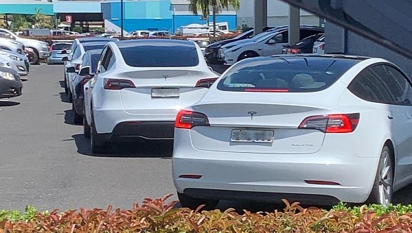 Tesla Superchargers in Australia face long lines during holidays