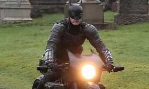 Matt Reeves’ Batman Is Riding a Motorcycle, May Not Get a Batmobile at All