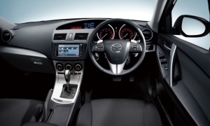 Mazda Debuts New Axela in Japan