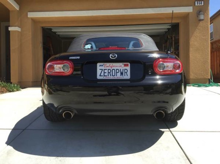 Mazda Miata with LOL number plate
