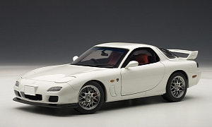 Mazda RX-7 Spirit R Scale Model Is Pure White