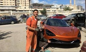 McLaren 720S Gets a Flat Tire in Egypt, Mechanic is Dressed For the Occasion