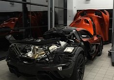 McLaren P1 Looks Gorgeous When Naked: Engine Cover Comes Off During Servicing