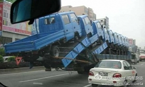 Meanwhile in China: That’s How you Transport Pickups!