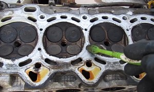 Mechanic Tears Down 300,000-Mile Toyota Prius Engine, Carbon Buildup Galore