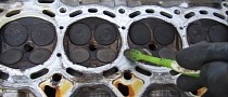 Mechanic Tears Down 300,000-Mile Toyota Prius Engine, Carbon Buildup Galore
