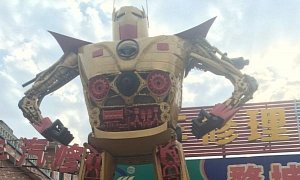 Mechanic Who Dropped Out of School Made a 3.6-Ton Transformer-Lookalike Robot by Himself