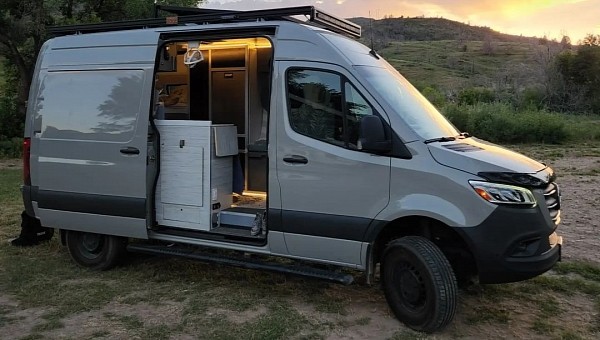 Nihal is a cleverly-designed Sprinter van that boasts all the necessitites