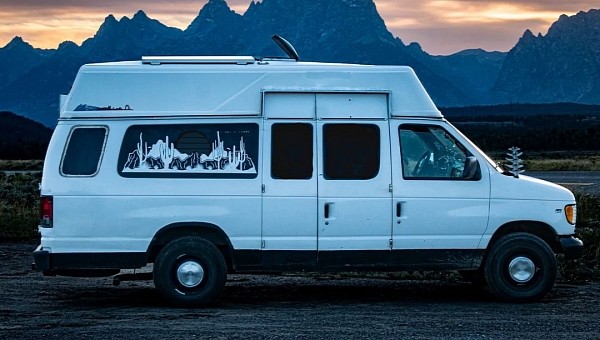 Meet Sunny, a converted 2002 Ford Econoline that boasts a cozy interior