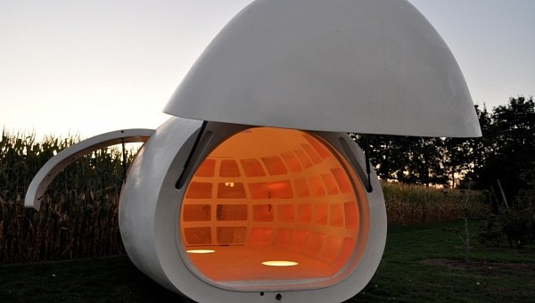 The Blob vB3 proposed a mobile, egg-shaped home with shelves for the main living areas