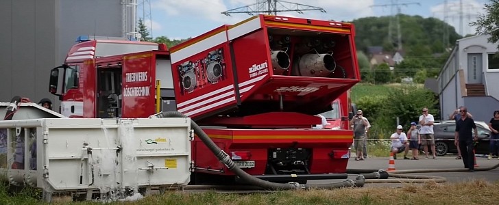 Meet the Turbo-Loscher II, It Uses Jet Engines To Ingeniously Extinguish Fires