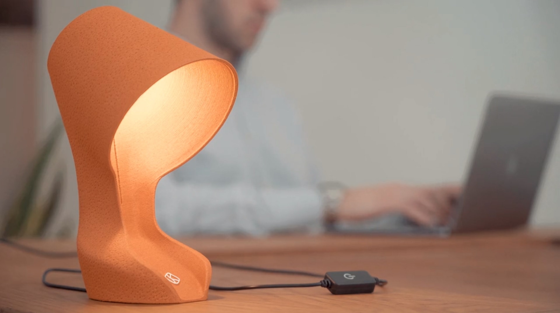 Ohmie is a 3D-printed lamp made from orange peels