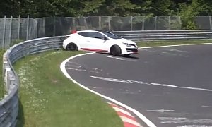 Megane RS Accidental 360-Degree Nurburgring "Drifting": Barely Avoiding Disaster