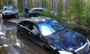 Mercedes S600 Gets Stuck in Mud