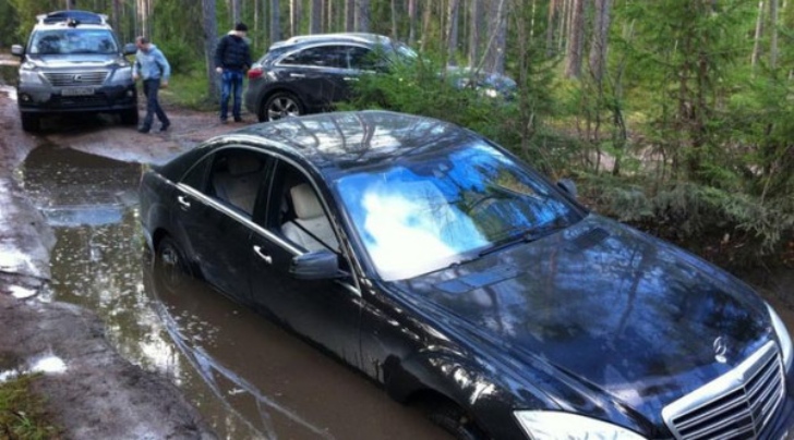 Mercedes S600 stuck in mud