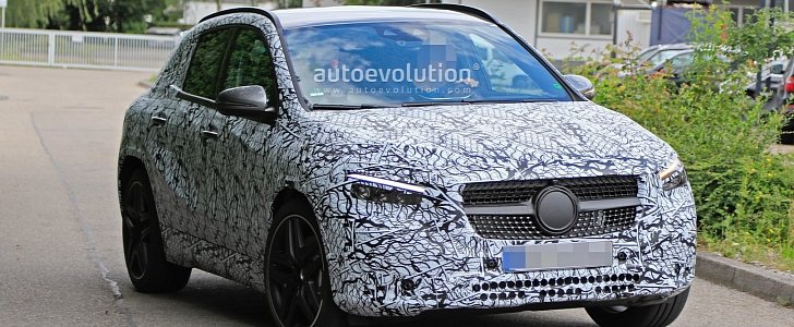Mercedes-AMG GLA 35 and 45 Come out for Testing, Show Exhausts