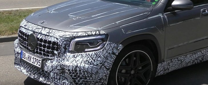 Mercedes-AMG GLB 35 Strips Camo, Looks Mildly Hot