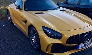 Mercedes-AMG GT R Spotted in Solarbeam Yellow, Looks Mind-Bending