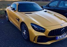 Mercedes-AMG GT R Spotted in Solarbeam Yellow, Looks Mind-Bending