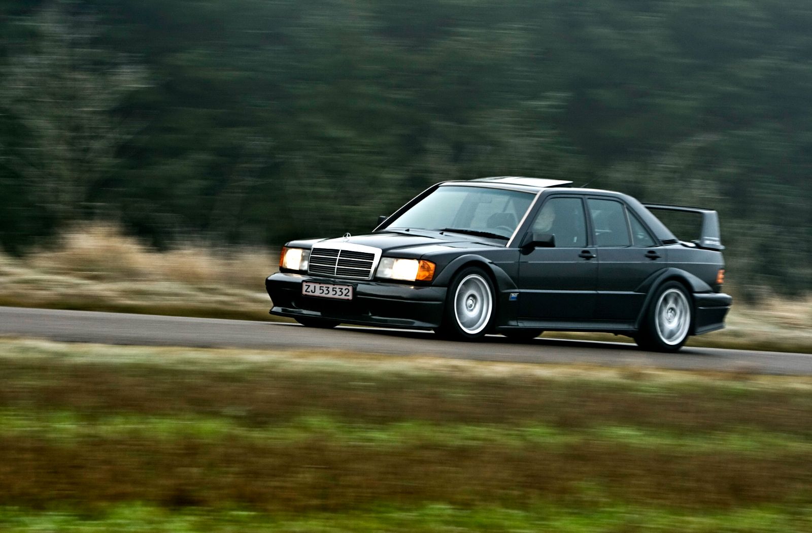https://s1.cdn.autoevolution.com/images/news/mercedes-benz-190e-2516-evo-ii-the-story-of-the-cosworth-powered-amg-tuned-legend-224905_1.jpg