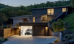 Mercedes-Benz and Vivint Create Tesla/SolarCity Copycat