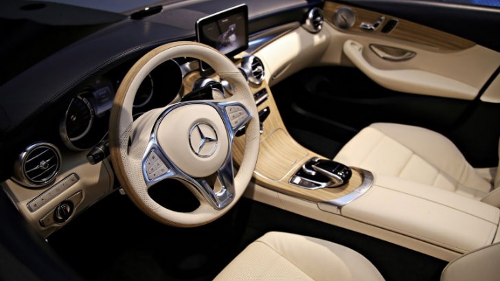 Mercedes-Benz C-Class Cabriolet A205 Interior