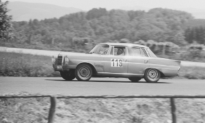 Mercedes-Benz Classic Supports the 2011 FHR Race Series