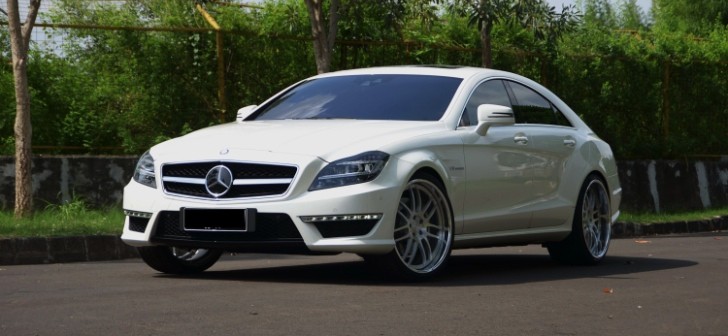 Mercedes-Benz CLS on Modulare Wheels