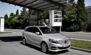 Mercedes-Benz Details B200 Natural Gas Drive Ahead of Paris Debut