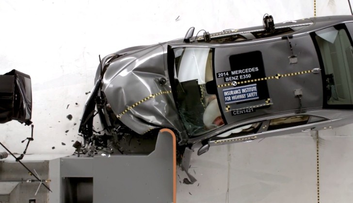 Mercedes-Benz E 350 Crash Test