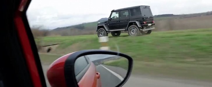Mercedes G500 4x4² Overtakes Road-Driven Car while Offroading