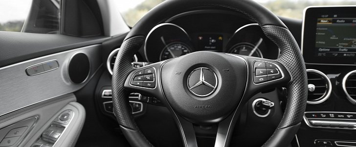 2016 Mercedes-Benz C-Class steering wheel