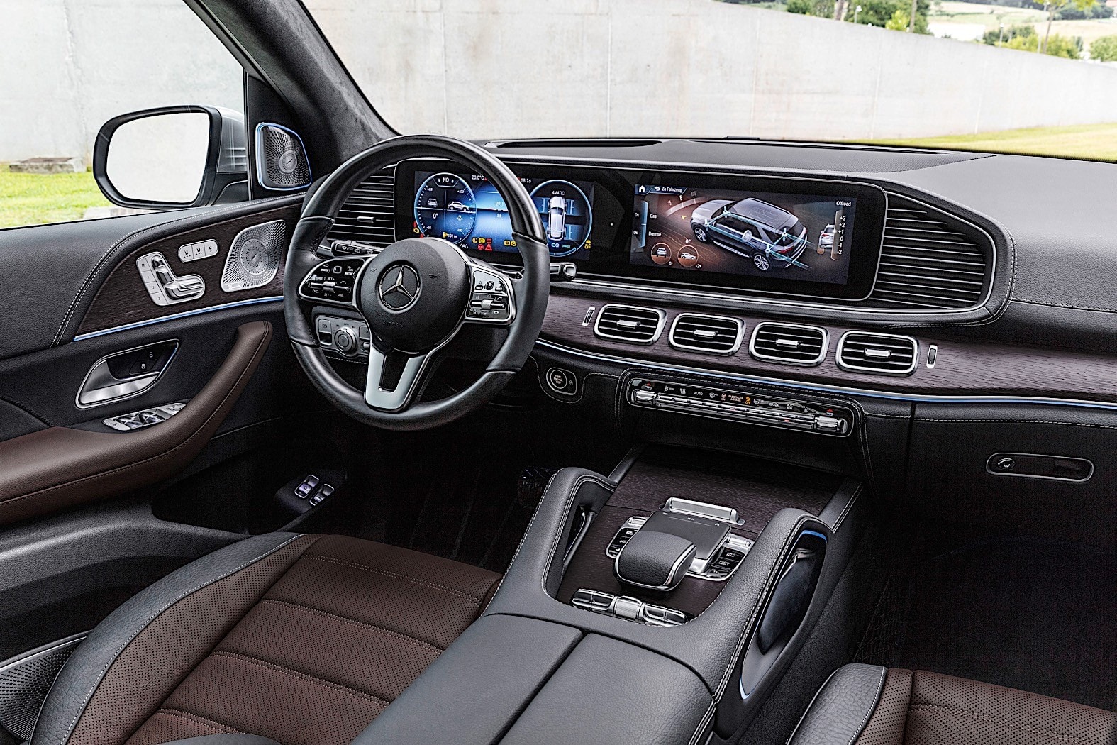 Mercedes-Benz Launches Largest MBUX Screens in New GLE - autoevolution