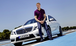 Mercedes Benz Pits David Coulthard Against Gran Turismo 5 Gamers