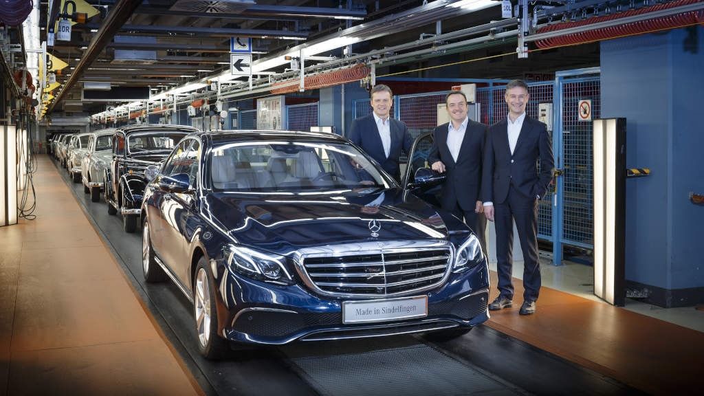 mercedes-benz-produces-first-new-e-class-many-many-more-to-follow-105053_1.jpg