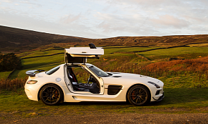 Mercedes-Benz SLS AMG Black Series Gets Reviewed by Autocar