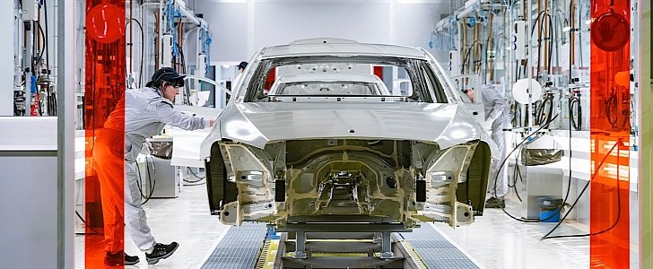 Mercedes-Benz begins production in Russia