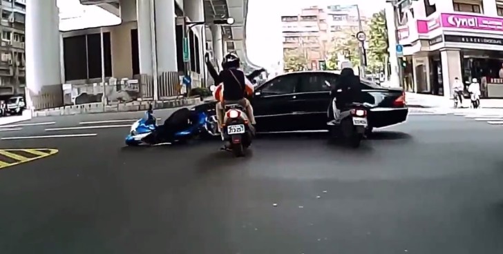 Three scooters taken down with one illegal move