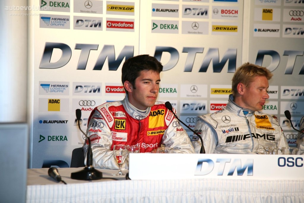 No hard feelings after Rockenfeller (left) robbed Häkkinen of a podium