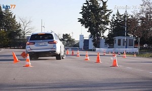 Mercedes E-Class Wagon Exhibits Dreaded Body Roll in the Moose Test