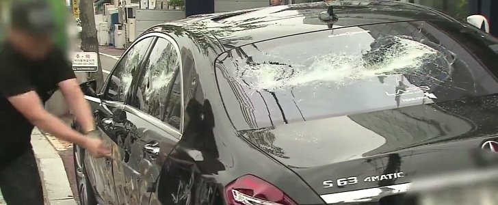Mercedes S63 AMG owner smashes his car with a golf club