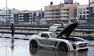 Mercedes SLS AMG Drowns in Puddle: Rain in Dubai