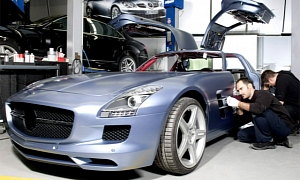 Mercedes SLS AMG Treated to Some Carbon and Paint