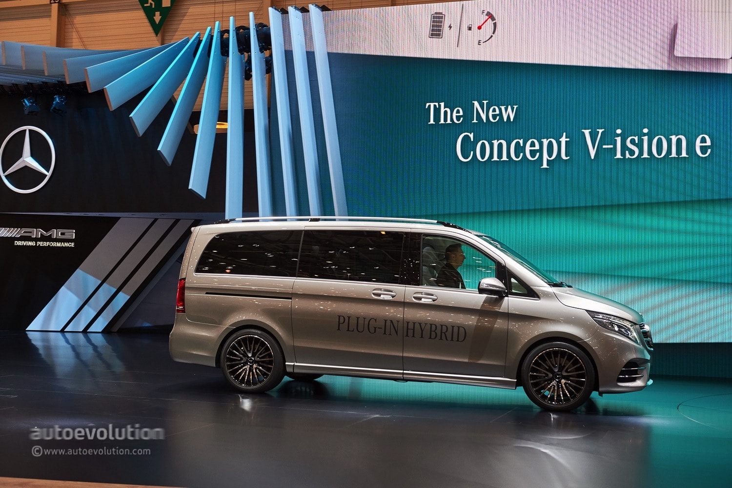 Mercedes Previews V-Class Plug-in Hybrid Van Revolution in Geneva -  autoevolution