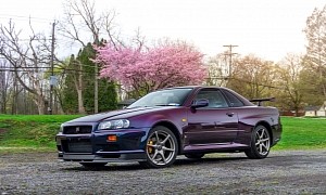 Midnight Purple 1999 Nissan Skyline GT-R V-Spec Shows Blossoming Chameleon DNA