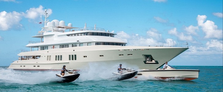 Coral Ocean is one of the stunning superyachts chilling in the South of France