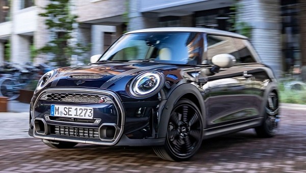 MINI Cooper S Aims to Increase Charisma With Resolute Edition in ...